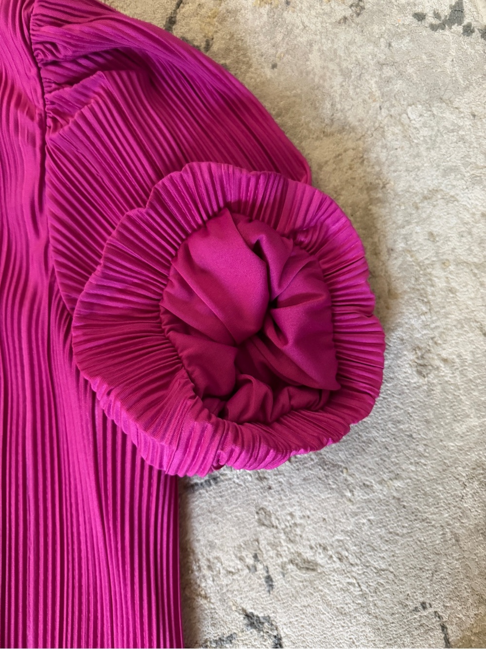 Evereve Magenta Pleated Short-Sleeve Blouse - Picture 3 of 4